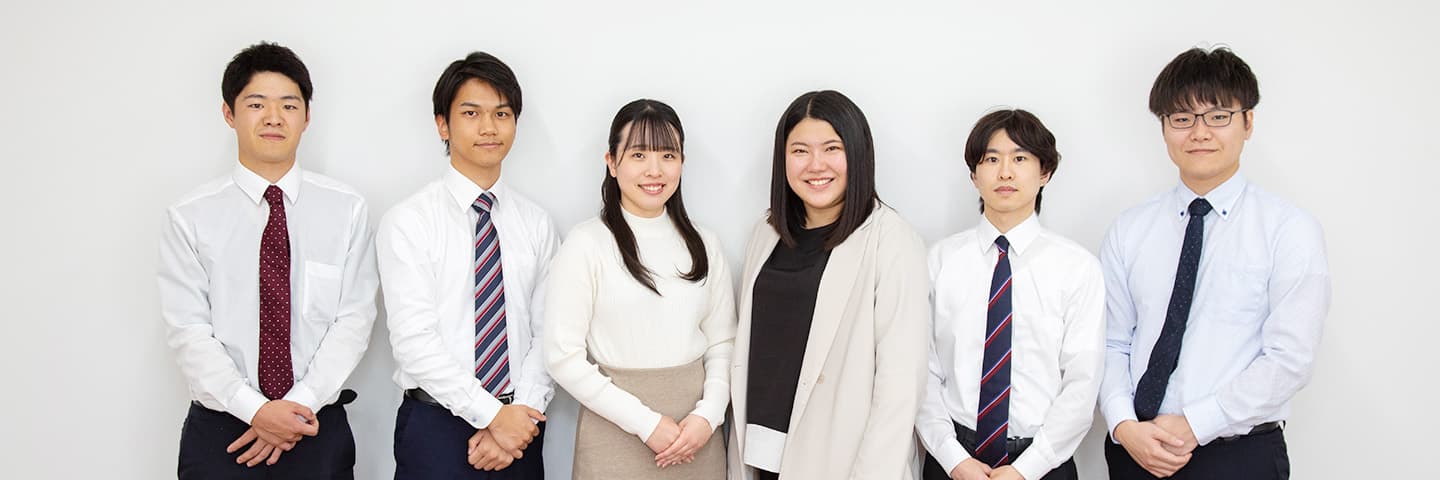 社員の集合写真(屋内)
