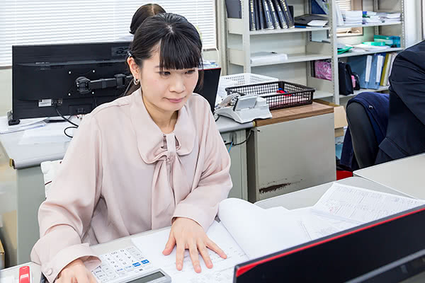 長谷先生執務の様子