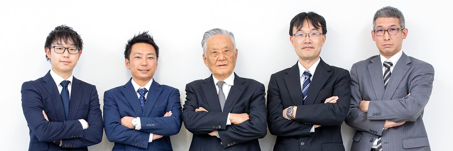 代表社員の方々の集合写真